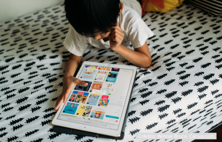 Niño utilizando una tablet