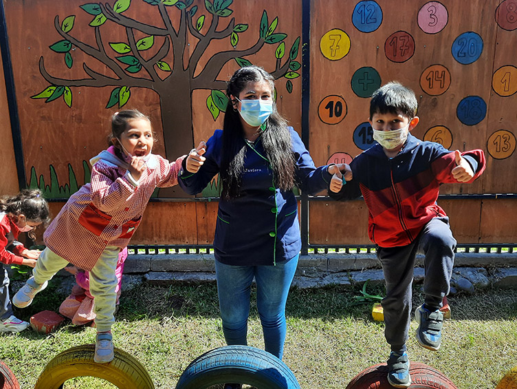 Niños y niñas jugando. Foto: Fundación Oportunidad