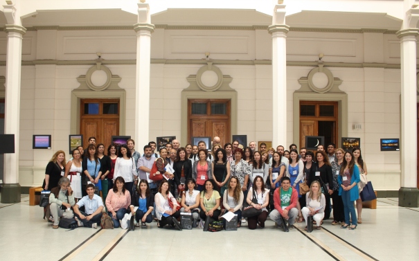 Todos los participantes del seminario realizado el 13 de diciembre en la Facultad de Ciencias Físicas y Matemáticas de la U. de Chile.