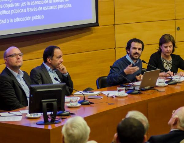 Parte del panel del seminario sobre educación pública organizado por el Centro de Estudios Públicos.