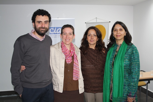 Juan Luis Marín, profesor de la escuela doctor Jorge Otte; profesora de la escuela Metro Deaf School, St. Paul, de Estados Unidos y magíster en educación bilingüe para sordos, Wendy Harris; Verónica de la Paz, directora académica de Indesor; y Valeria Herrera, investigadora del CIAE.