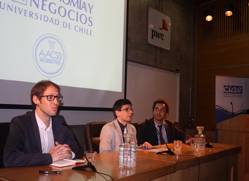 Francisco Martínez, de MMC Consultores; Patricio Rodríguez, investigador del CIAE; y Stephan Vincent-Lacrin, de la OCDE.