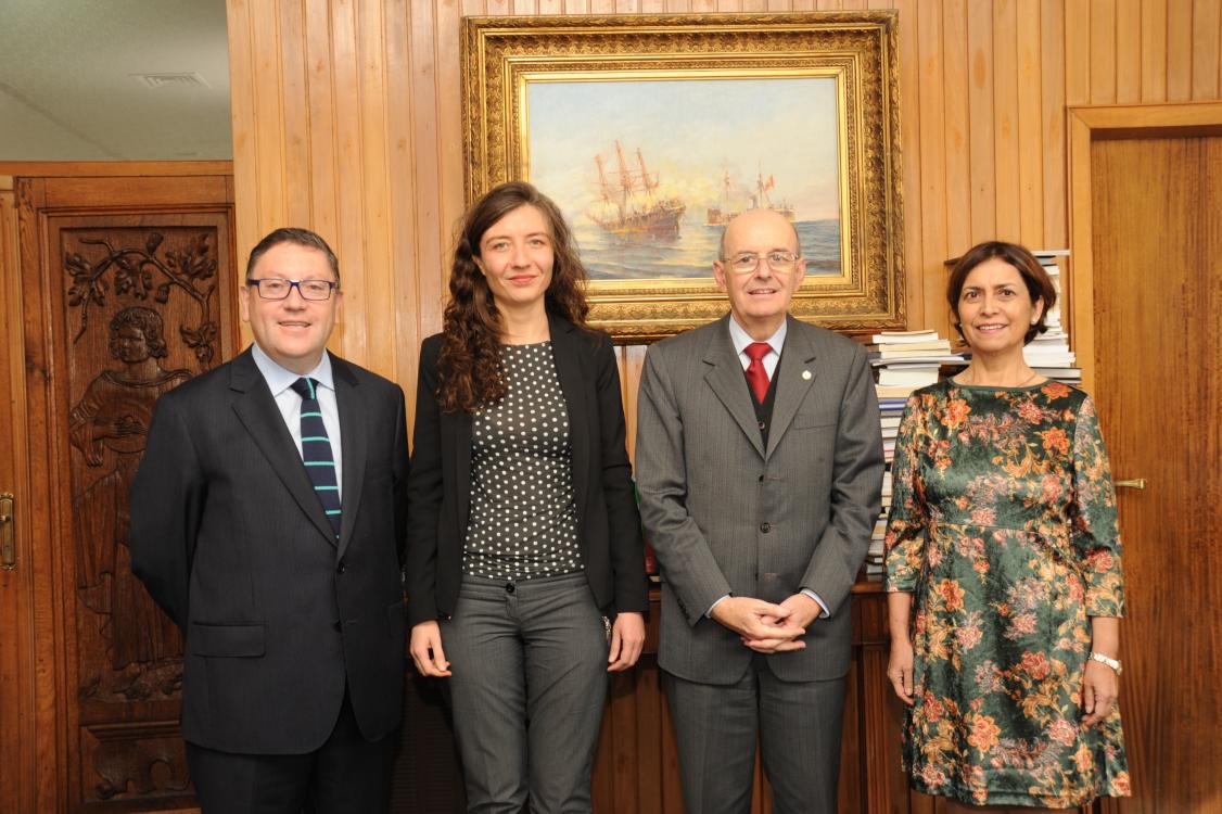 El vicerrector académico de la PUCV, Nelson Vásquez; la subsecretaria de Educación, Valentina Quiroga; el rector de la PUCV, Claudio Ellórtegui; y la directora del centro, Carmen Montecinos.