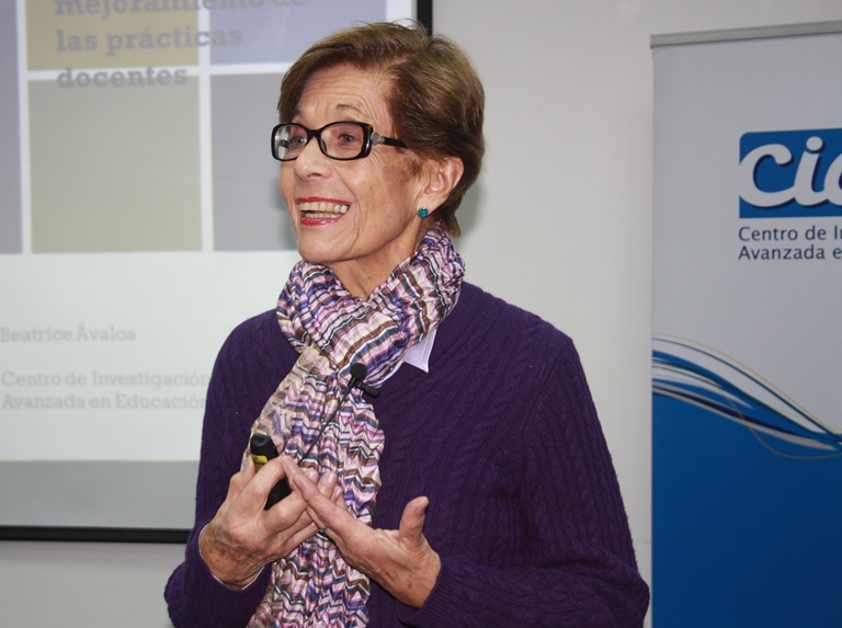 Beatrice Avalos, Premio Nacional de Educación.